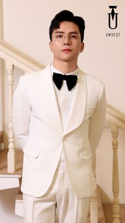 Tuxedo Nam Màu Trắng giúp bạn trở thành bạch mã hoàng tử