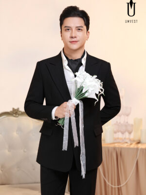 Vest Chú Rể Đen Nhũ Khóa Phối Khăn Cổ
