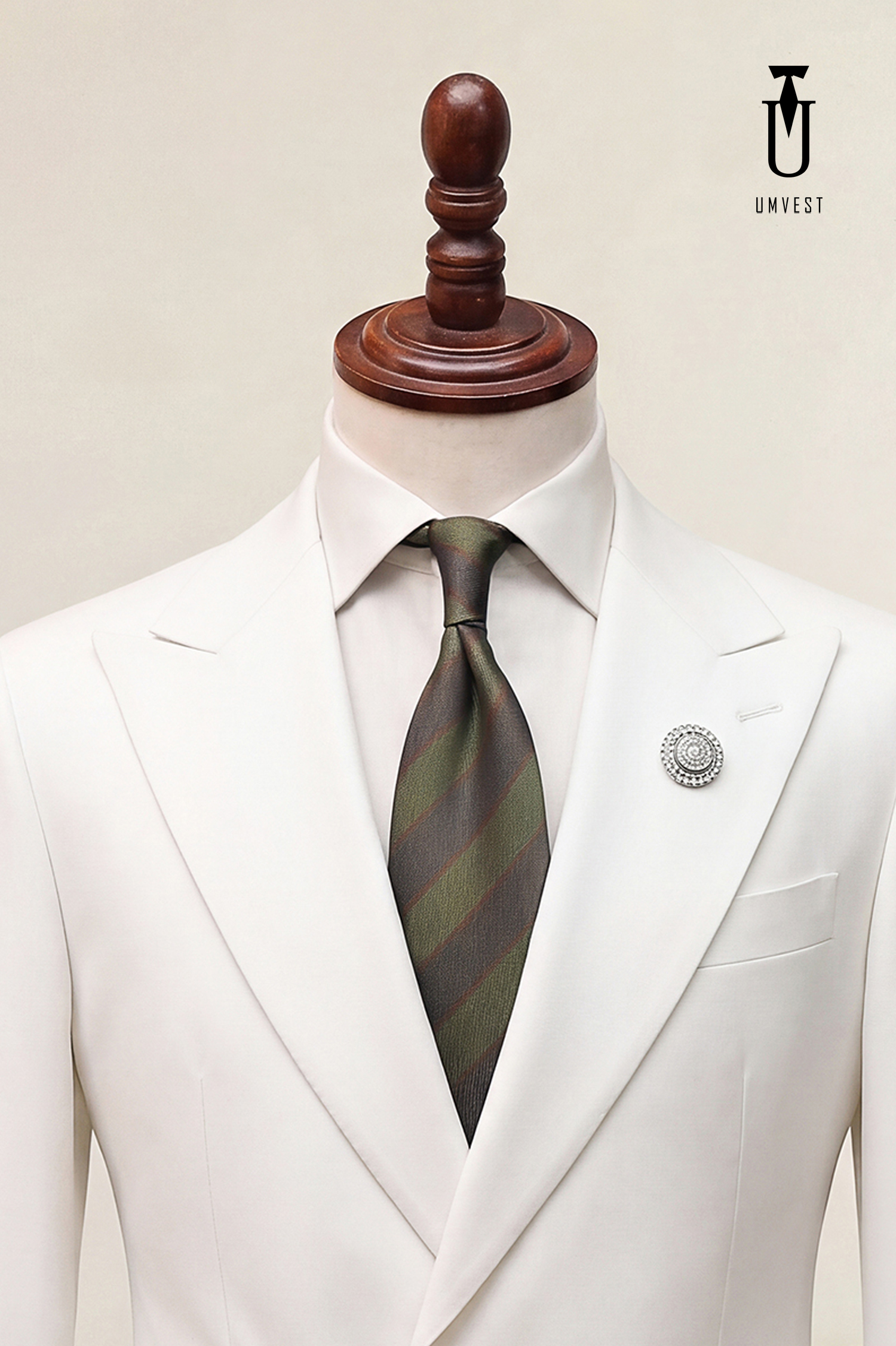 BỘ VEST NAM MÀU TRẮNG KHÓA CÀI (2)
